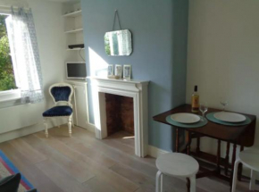 CHARMING ENGLISH STYLE STUDIO FLAT